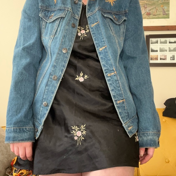 Upcycled Handembroidered Carnivorous Plant Jean Jacket - Picture 2 of 4